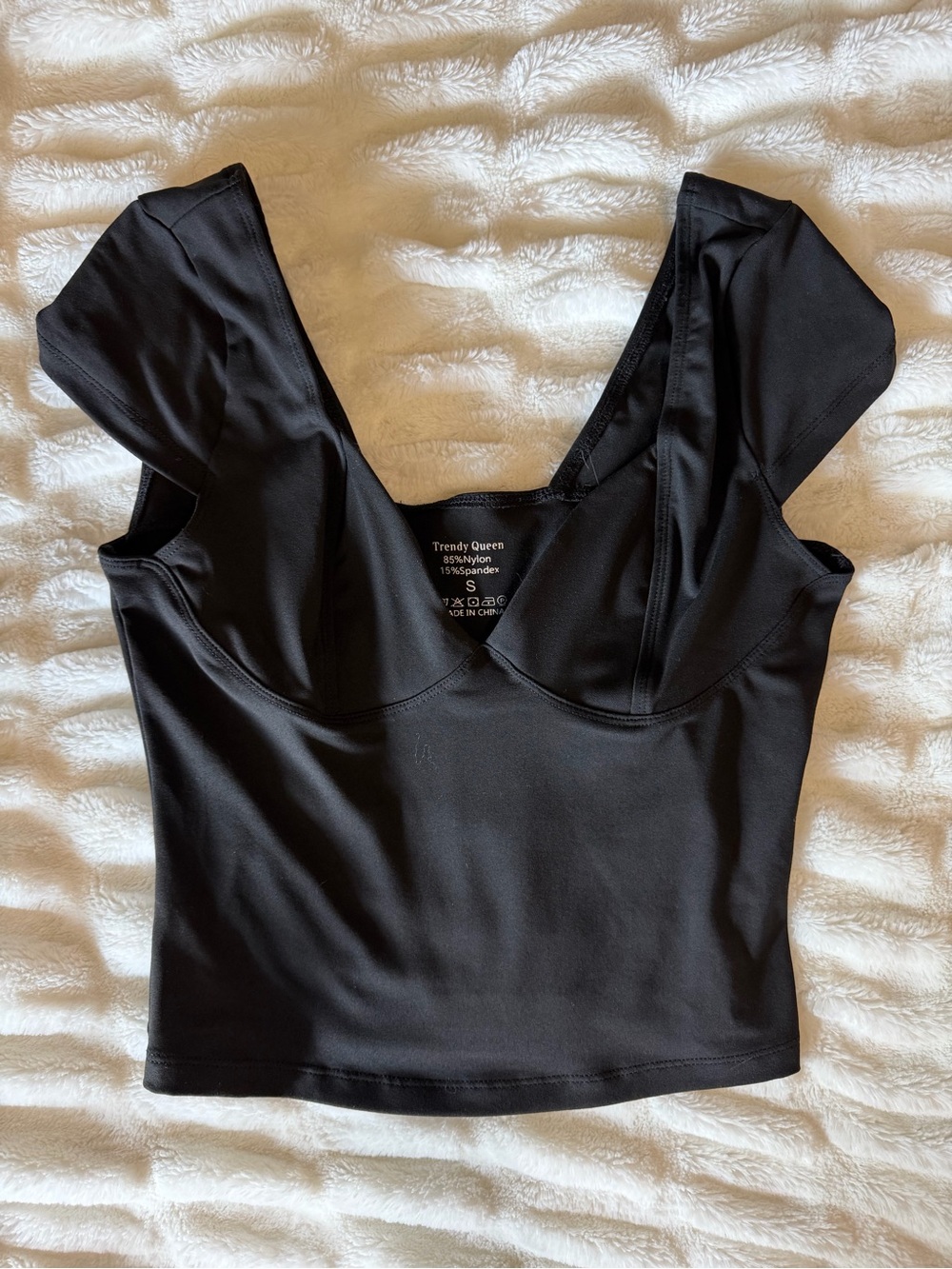 Trendy Queen Black Scoop Crop Top with Cap Sleeves